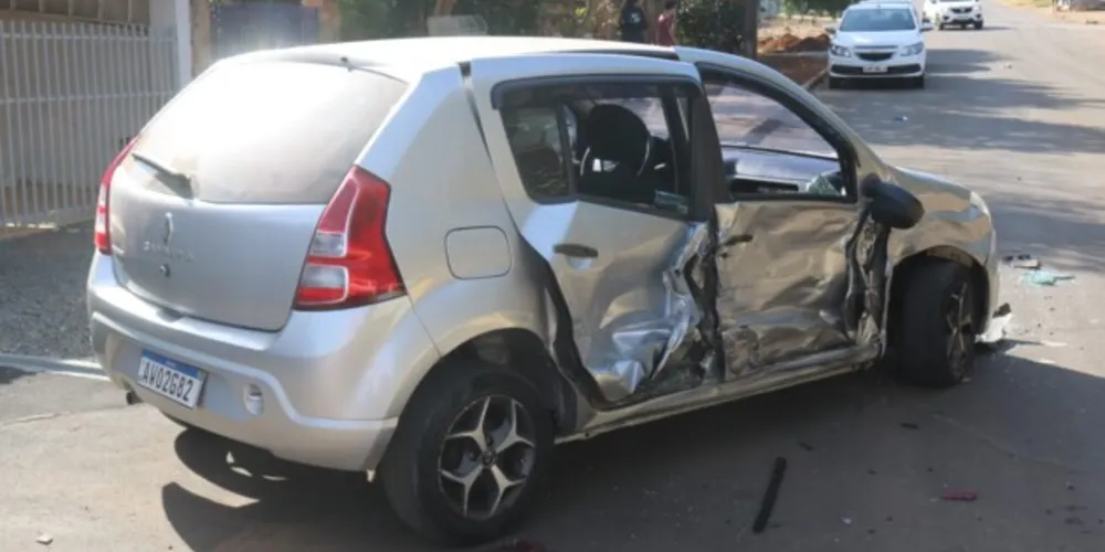 Acidente ocorreu no bairro de Uvaranas na tarde deste domingo
