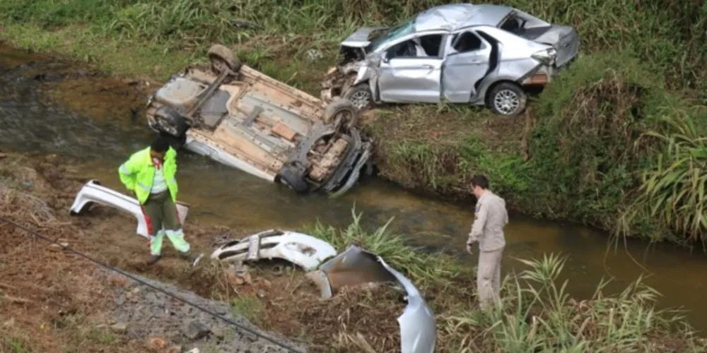 Quatro pessoas ficaram feridas e foram encaminhadas para unidades hospitalares