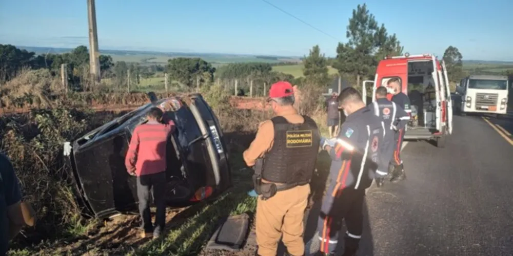 Equipes do Samu e do Corpo de Bombeiros foram acionadas, mas a vítima encontrava-se em óbito presa dentro das ferragens