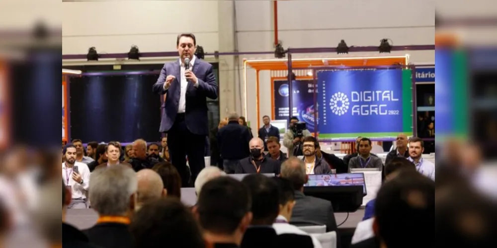 Governador Carlos Massa Ratinho Júnior discursando no evento.