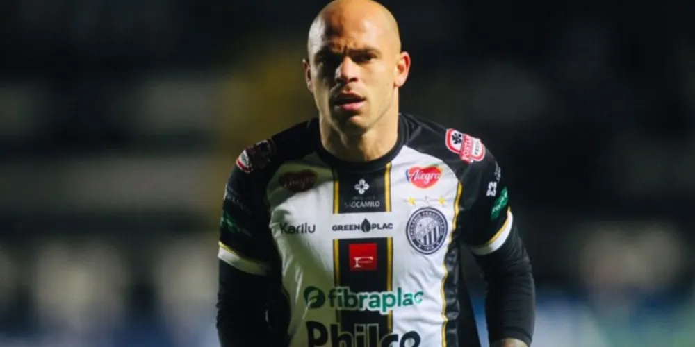 Silvinho retorna ao time titular após ficar duas semanas no Departamento Médico.