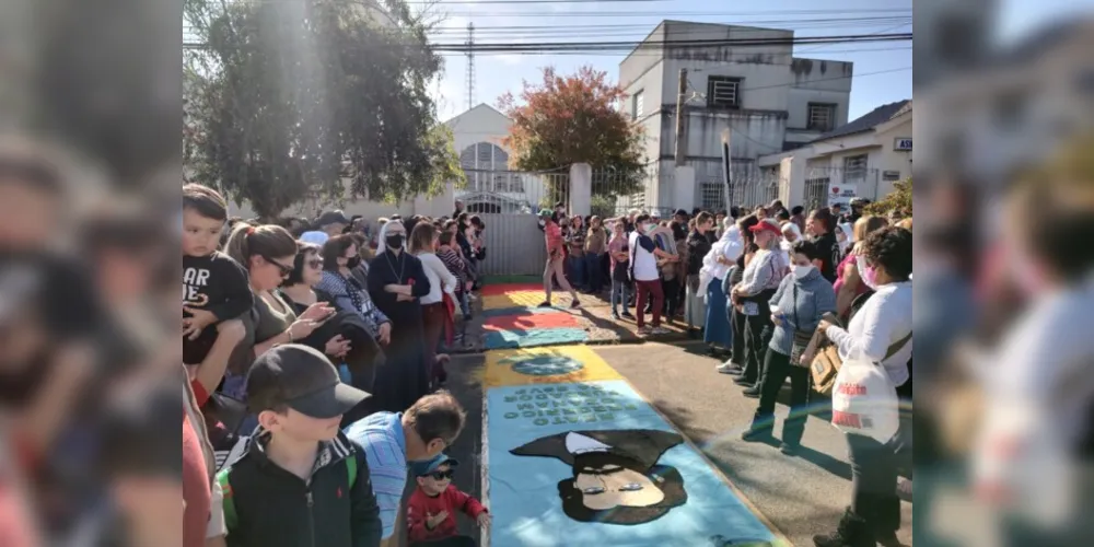 Milhares de ponta-grossenses participaram da procissão nesta quinta-feira