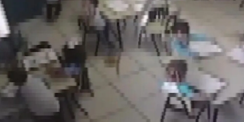 Vídeo mostra professora agredindo crianças em escola