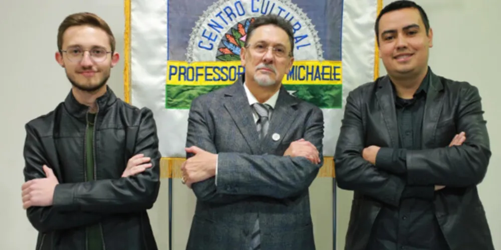 O historiador Eduardo Terleski, o escritor e advogado José Altevir Barbosa e o professor e jornalista Hurlan Jesus foram os três homengeados da noite, recebendo o "mérito cultural".