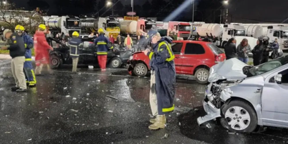 Acidente deixou três pessoas mortas.