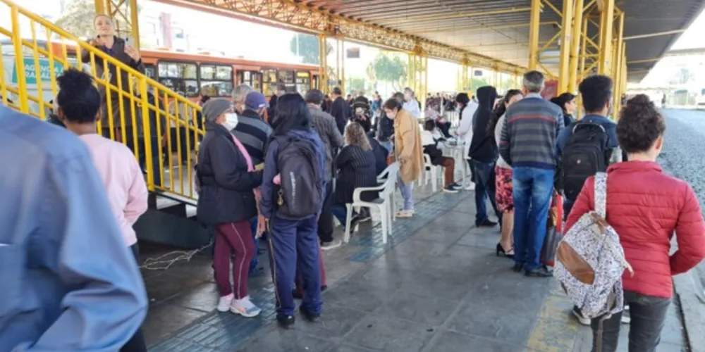 Ação incluiu orientações para a confecção de currículos e carteira de trabalho digital