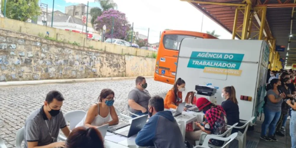 Além de 300 vagas de emprego, ação contará com outros serviços gratuitos.