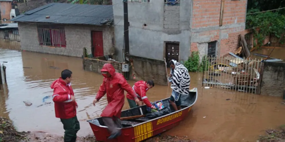 Nas últimas 12 horas, a cidade de Ponta Grossa foi afetada por um alto volume de chuvas