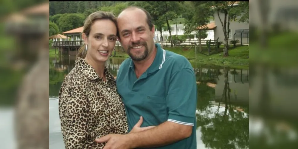 NIVER – O empresário Alexandre Mansani receberá as felicitações pela passagem de seu aniversário nesta sexta-feira (27). Alexandre responde pela empresa Aleman Automação, do ramo de segurança eletrônica e também diretor do clube de tiro de Ponta Grossa. No registro Alexandre e sua esposa Danielle Hinsching. Da coluna RC os votos de felicidades e realizações.