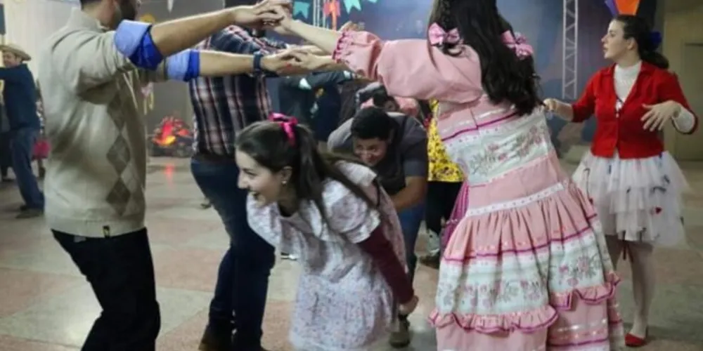 A quadrilha é atração tradicional e garantia de alegria