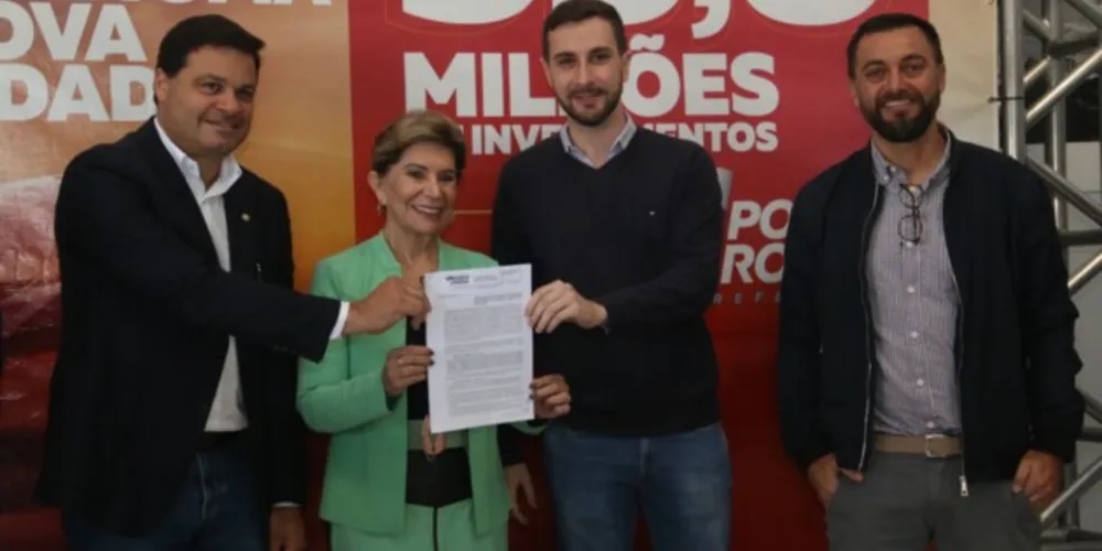 Assinatura de contrato aconteceu na manhã desta segunda-feira (25)