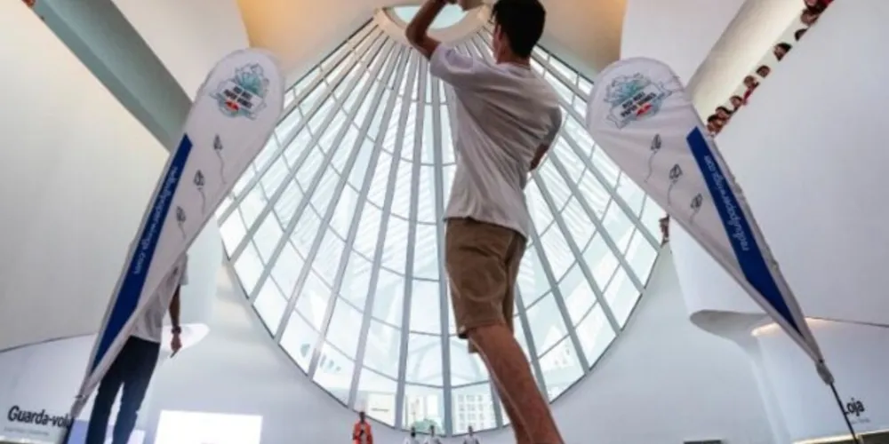 Pedro Cruz Capriotti, vencedor de 'Maior Tempo de Voo', na final nacional do Red Bull Paper Wings