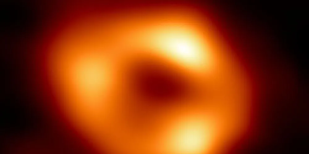 A partir das imagens captadas chegou-se à imagem do buraco negro da Via Láctea.