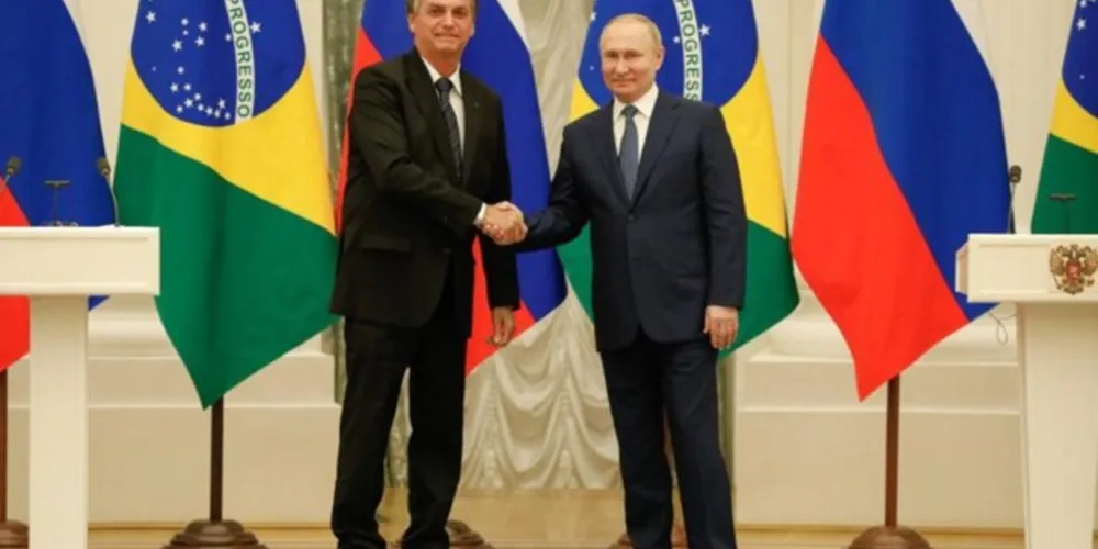 Jair Bolsonaro e Vladimir Putin conversaram por telefone e reforçaram o compromisso