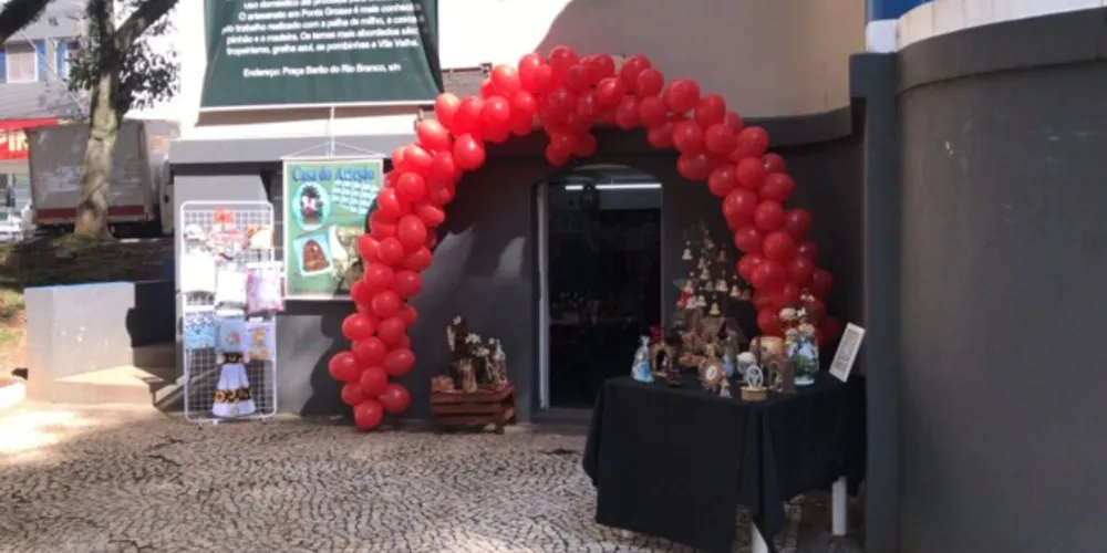 Loja está instalada na Concha Acústica, na Praça Barão do Rio Branco