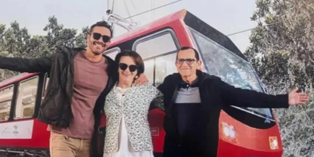 Vítimas foram encontrados pelo Corpo de Bombeiros na madrugada deste sábado (25)