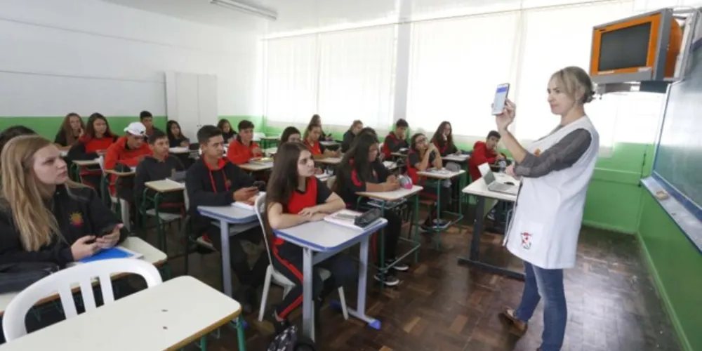 A Secretaria de Estado da Educação e do Esporte (Seed-PR) vai contratar profissionais para dar aulas nas disciplinas do Ensino Básico e também em 12 eixos tecnológicos do Ensino Profissional em colégios da rede durante o ano letivo de 2023.