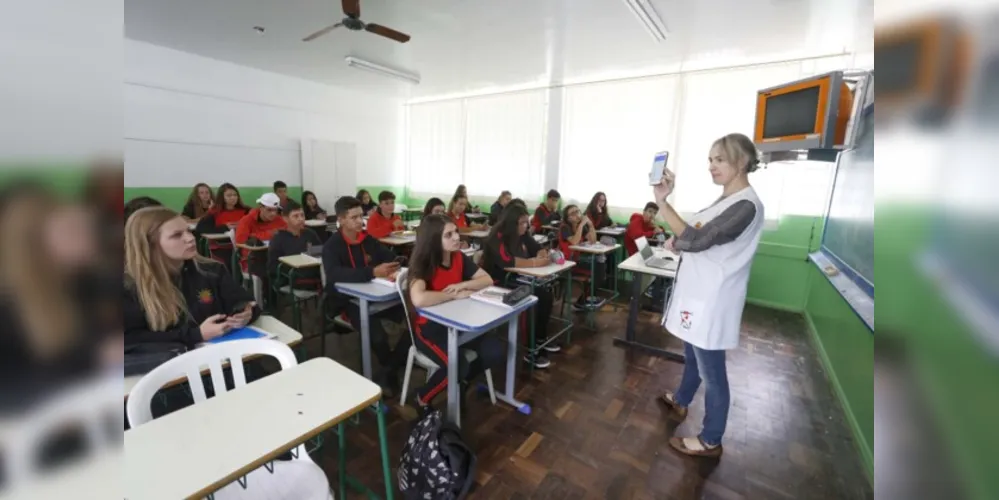 A Secretaria de Estado da Educação e do Esporte (Seed-PR) vai contratar profissionais para dar aulas nas disciplinas do Ensino Básico e também em 12 eixos tecnológicos do Ensino Profissional em colégios da rede durante o ano letivo de 2023.