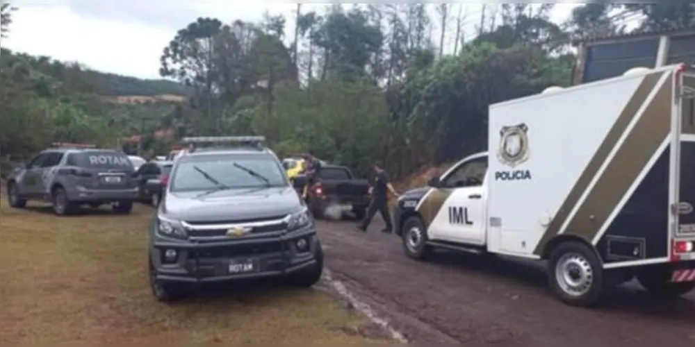 A Polícia Civil, a Criminalística e o Instituto Médico Legal foram acionados para os procedimentos no local.