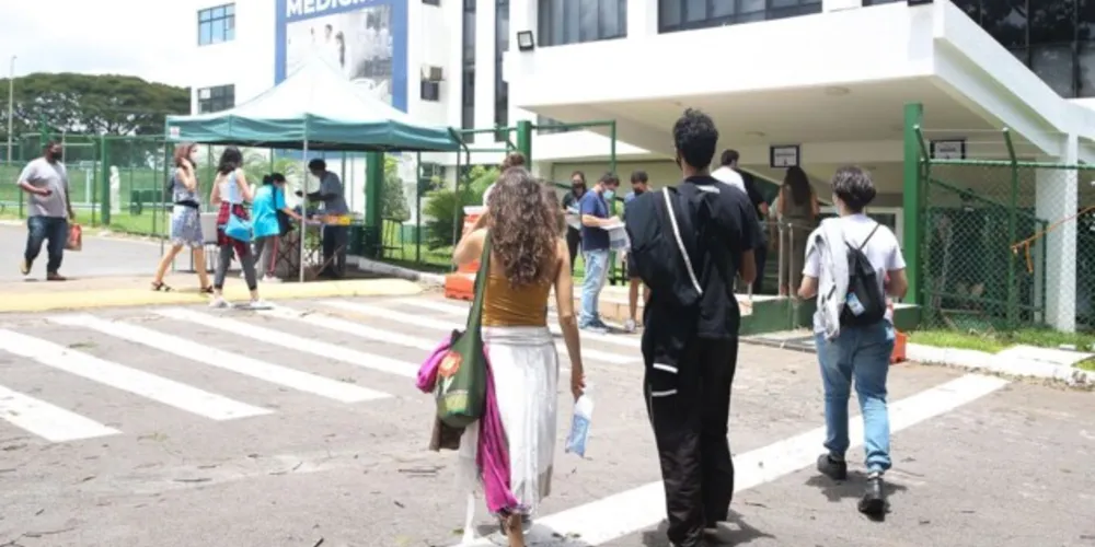 Segundo o Ministério da Saúde, foram aplicadas 418,8 milhões de doses de vacina contra covid-19  no Brasil