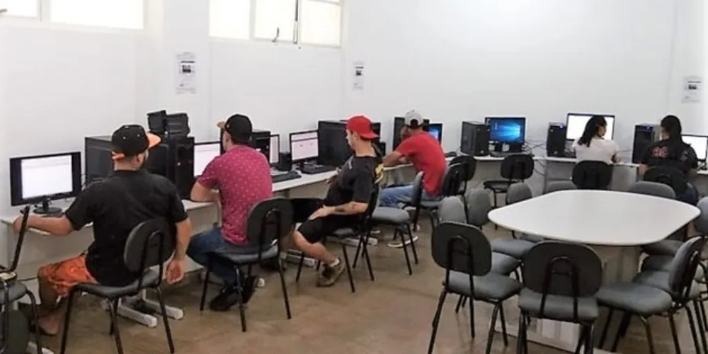 Todos os cursos são reconhecidos e certificados pela FGW (Faculdade de Gestão Woli) e pela Associação Brasileira de Educação a Distância.
