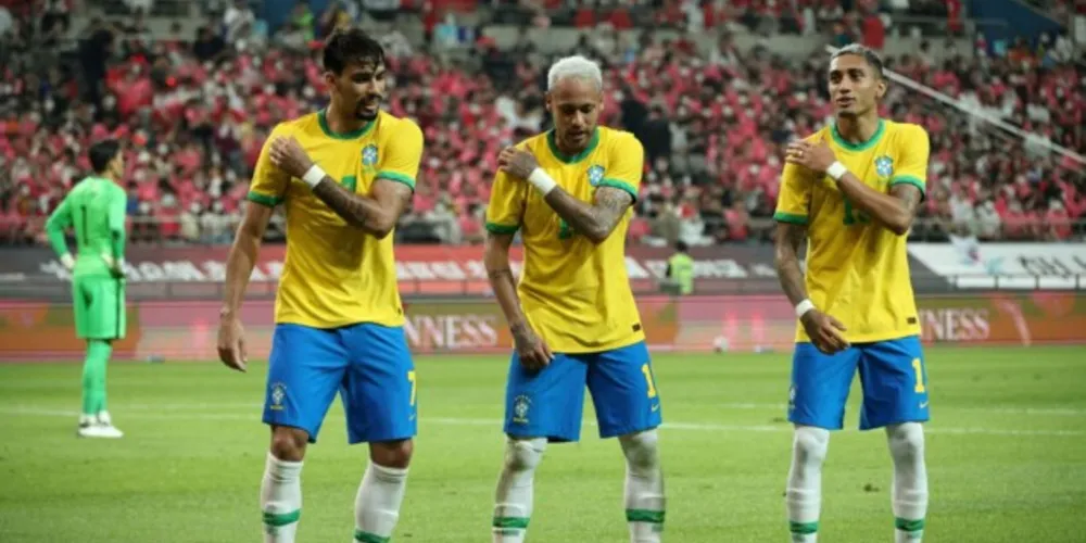 A Uefa adotou uma decisão semelhante no ano passado, permitindo que as equipes levassem três jogadores extras para a Eurocopa por conta da pandemia.