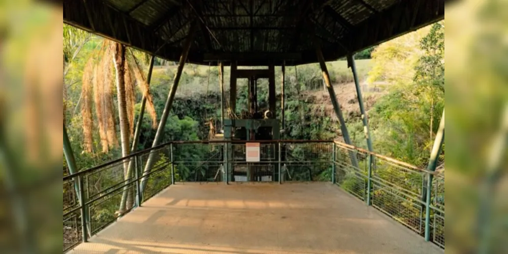 Elevador localizado na Furna 01 está desativado desde o ano 2000.