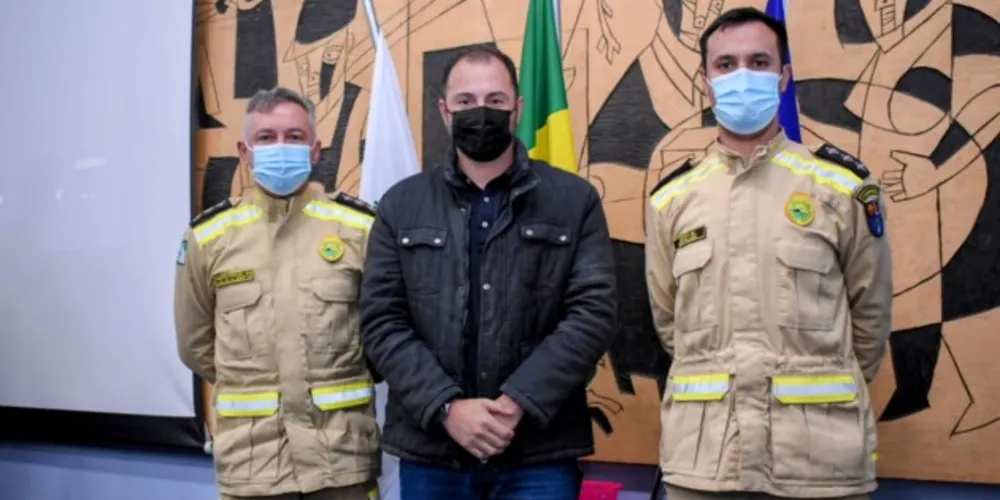 O presidente se comprometeu em apresentar uma emenda impositiva no Orçamento de 2023, no valor de R$ 200 mil, destinados para a ativação de uma unidade do Corpo de Bombeiros do Distrito Industrial.