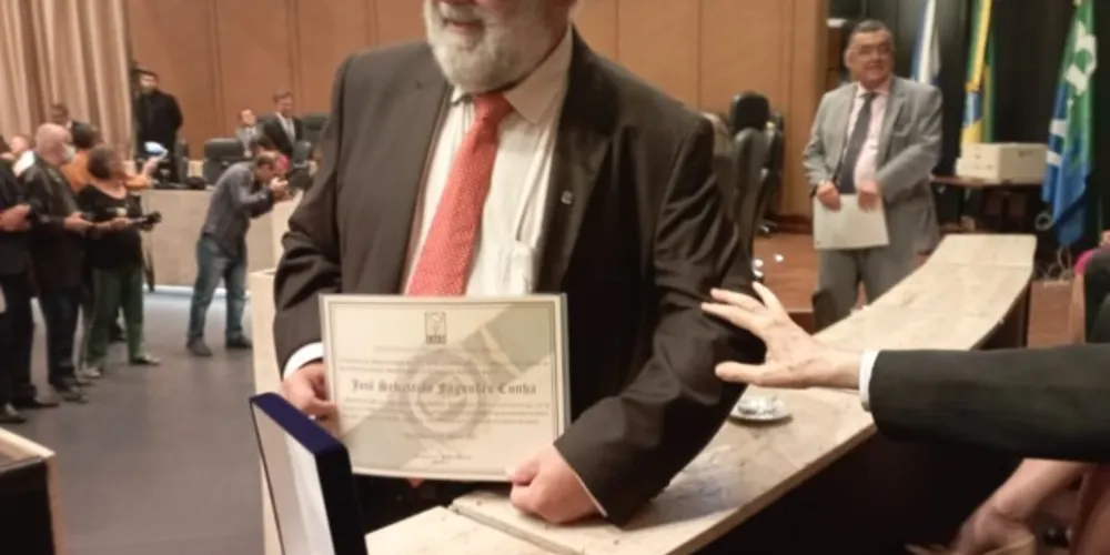 Homenagem aconteceu em cerimônia de instalação da Academia Brasileira de Letras da Magistratura