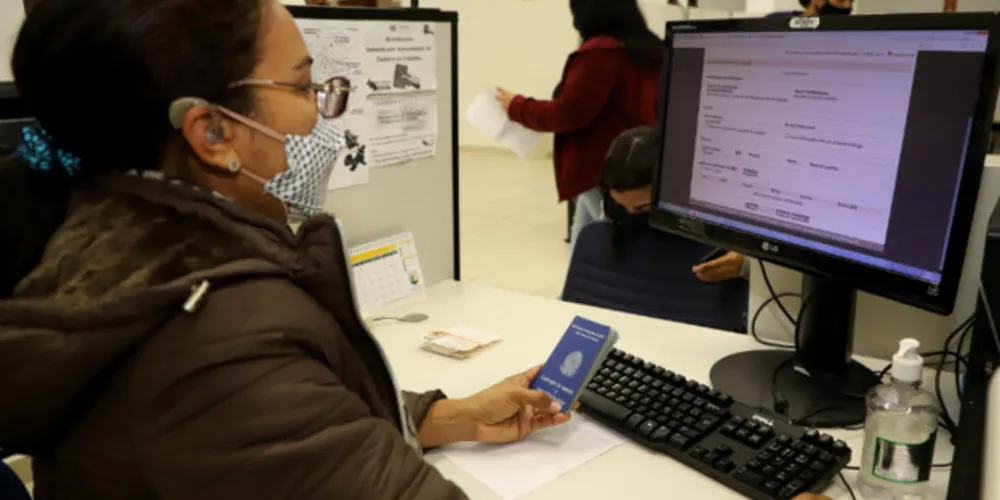 Semana começa com 10.646 vagas de emprego no PR