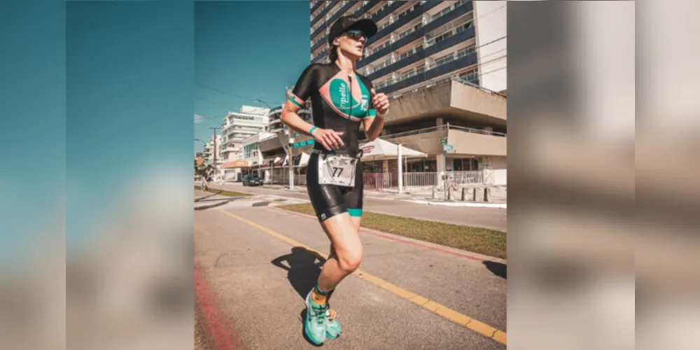 DESTAQUE - A renomada fisioterapeuta e triatleta Valeska Bobato esteve no último fim de semana participando do Triathlon Olímpico de Caiobá 2022 conquistando a terceira posição. Valeska que ao lado do seu marido o médico Franck Bobato vem à frente da conceituada clínica Inpelle Saúde e Beleza.