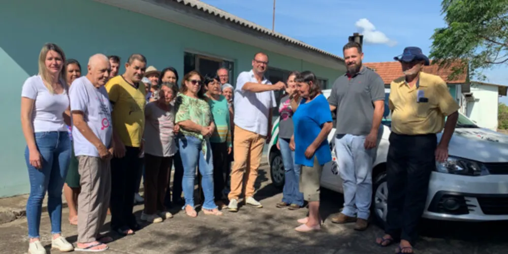 Automóvel entregue pelo prefeito Lula Thomaz é destinado aos usuários da Associação Teixeirassoarense de Amparo ao Idoso (ATAI)