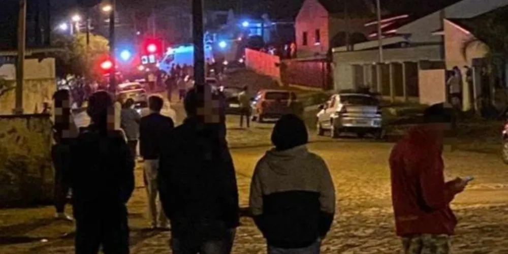 Três homens encapuzados invadiram uma residência se identificando como policiais