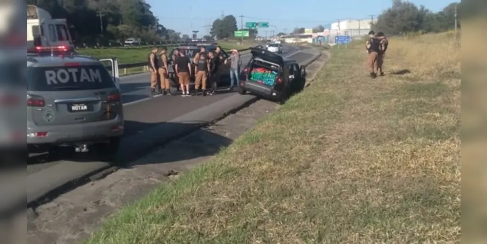 O Jeep Renegade estava com porta-malas cheio de maconha. Foto: Antônio Nascimento.