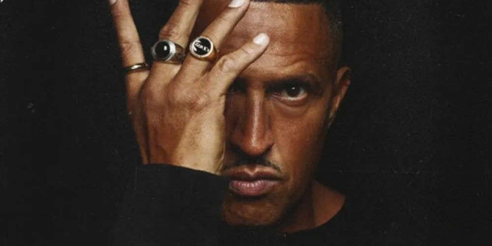 O projeto é apresentado por Mano Brown, líder do icônico grupo de rap nacional Racionais MC’s