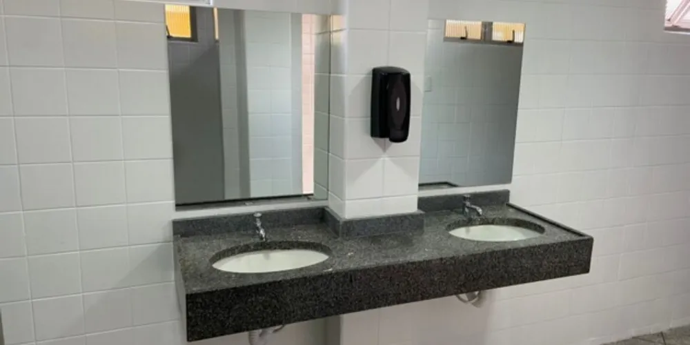 As obras incluem a realização de obras de limpeza de coberturas,  manutenção dos banheiros e da iluminação dos locais.