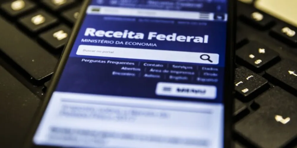Receita paga hoje lote residual de restituição do IRPF