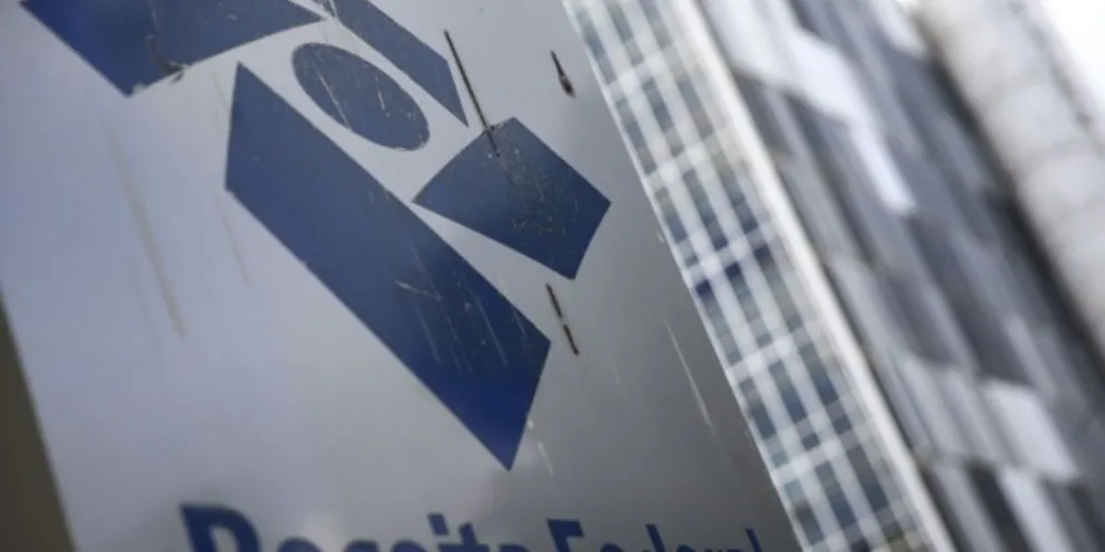 De acordo com a análise de arrecadação divulgada pelo Ministério da Economia, a arrecadação total do órgão em abril de 2022 ficou ligeiramente acima de R$ 195 bilhões.