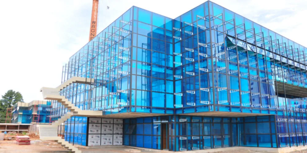 Dois dos três suspeitos do crime foram localizados próximo da Biblioteca Municipal; vítima ficou desacordada