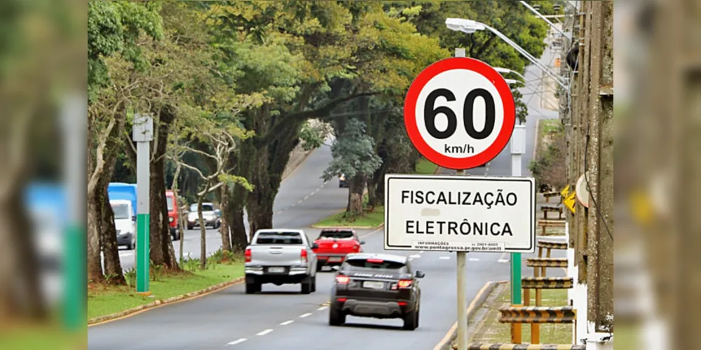 Diversas ruas continuam com radares, enquanto três equipamentos serão desativados.