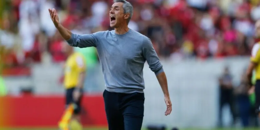 Paulo Sousa e sua comissão técnica não comandam mais o time profissional.
