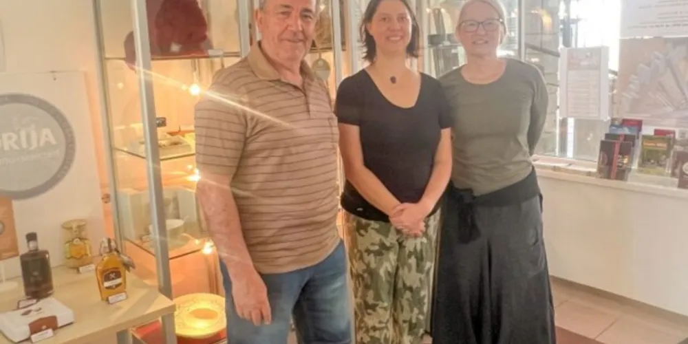 Bojan Rezun, senador na Eslovênia e a atual diretora do Geopark Idrija, Valerija Božič