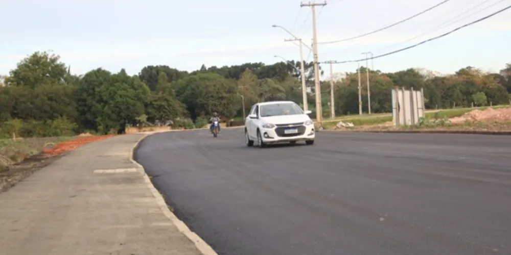 Com mais de R$ 10 milhões em investimentos, a via se torna uma importante ligação interbairros entre Oficinas, Uvaranas e o Cará-Cará