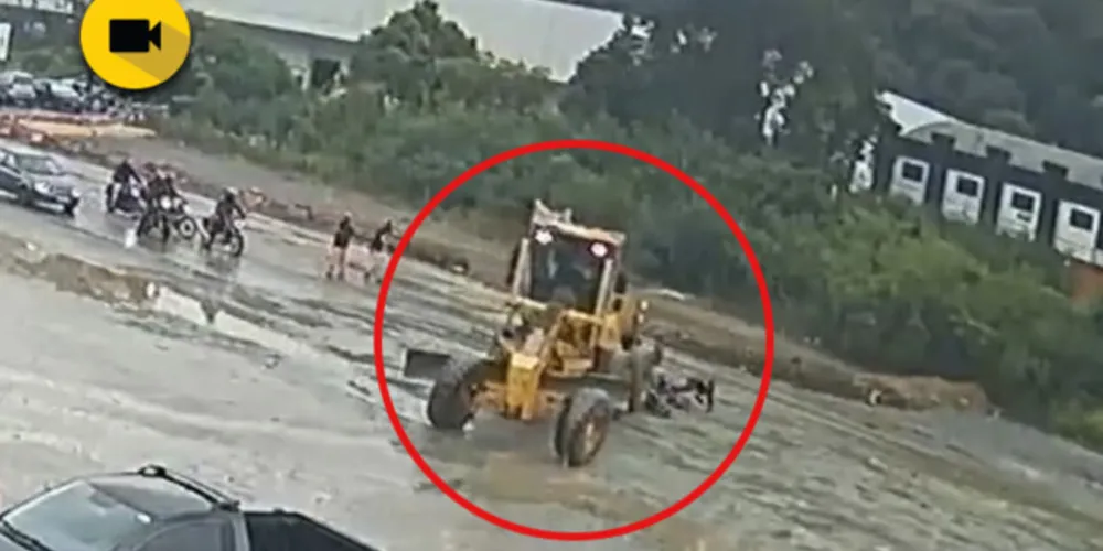 Imagens de câmeras de segurança registraram o momento em que uma mulher é morta