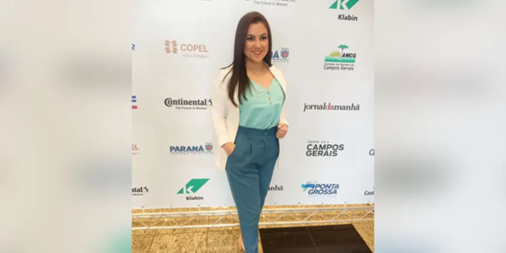 Passando por muitas dificuldades financeiras dentro de casa, Marcella se reinventou para poder ajudar na renda da família