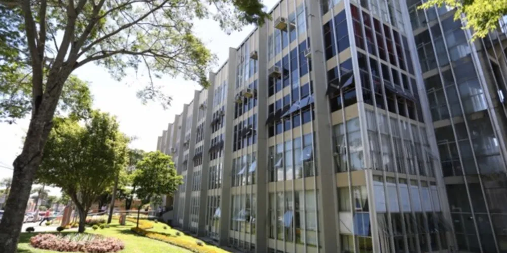 São aguardados 5.119 candidatos, sendo 2615 candidatos ao cargo de Assistente de Educação e outros 2504 ao cargo de Escriturário II