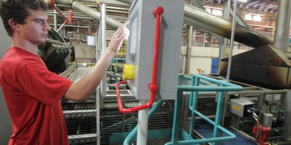 Injeção de recursos do FGTS e antecipação do 13º estimularam consumo das famílias, demandando produtos da indústria