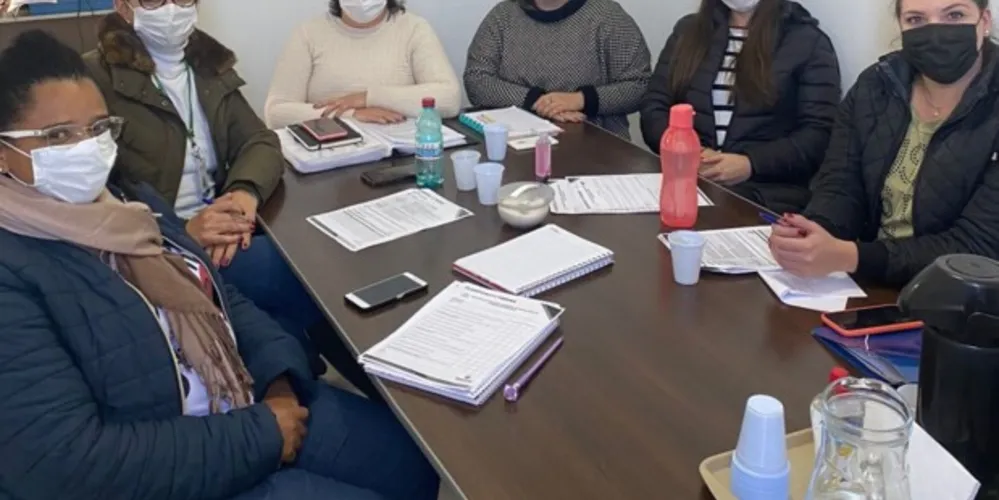 Os programas têm como principal intuito a qualificação da atenção primária e especializada, garantindo atendimento básico para os pacientes e acesso à atenção especializada nos casos em que haja necessidade.