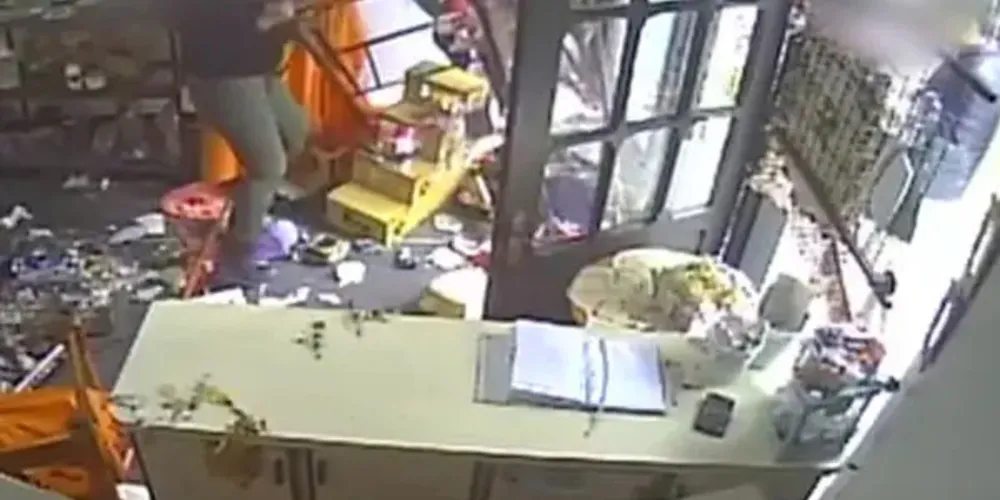 Situação ocorreu na tarde de terça-feira (31). Prejuízo para o estabelecimento é de pelo menos R$ 5 mil