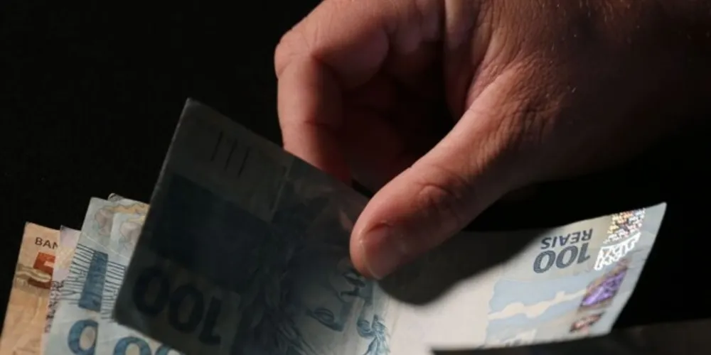 Valor mínimo para cada família é R$ 400.